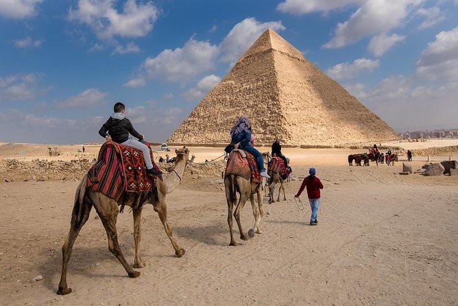 PRIVATE TOUR TO THE PYRAMIDS OF GIZA